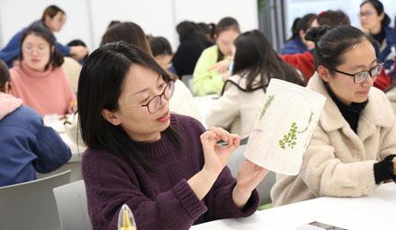 以春為名，海星女神，共赴花事，三·八婦女節(jié)快樂！